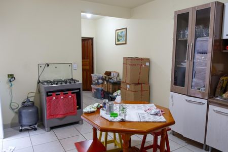 Casa à venda com 286m², 4 quartos e 2 vagas Casa à venda com 286m², 4 quartos e 2 vagasCozinha