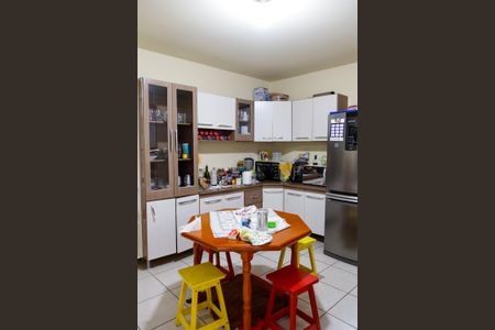 Casa à venda com 286m², 4 quartos e 2 vagas Casa à venda com 286m², 4 quartos e 2 vagasCozinha