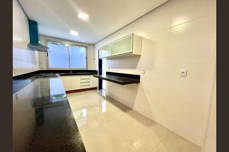 Apartamento à venda com 164m², 3 quartos e 3 vagasCozinha