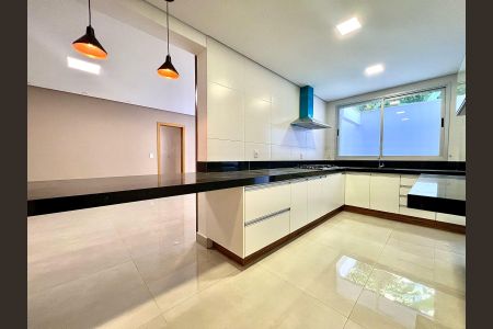 Apartamento à venda com 164m², 3 quartos e 3 vagasCozinha