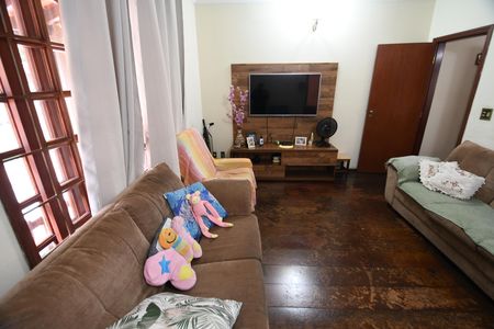 Casa à venda com 120m², 4 quartos e 2 vagasSala