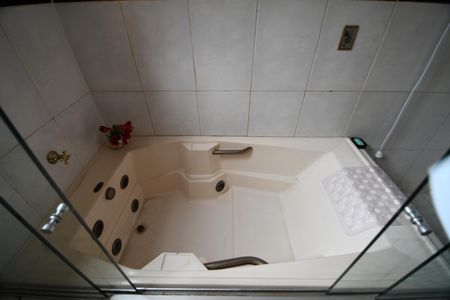 Casa à venda com 120m², 4 quartos e 2 vagasBanheiro 1