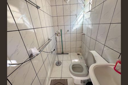 Casa à venda com 80m², 3 quartos e 5 vagasBanheiro