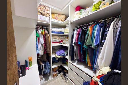 Casa à venda com 80m², 3 quartos e 5 vagasCloset