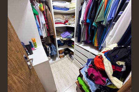Casa à venda com 80m², 3 quartos e 5 vagasCloset