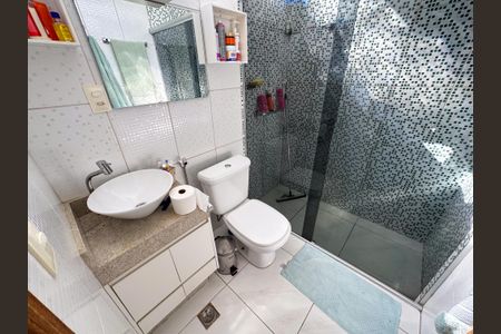 Casa à venda com 80m², 3 quartos e 5 vagasBanheiro