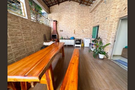 Casa à venda com 80m², 3 quartos e 5 vagasÁrea Externa