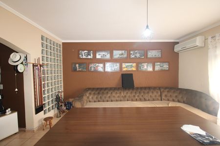 Casa à venda com 157m², 3 quartos e 2 vagasSala