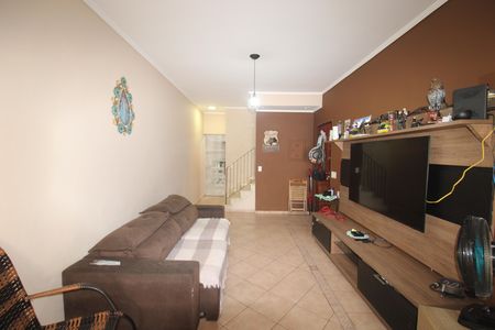 Casa à venda com 157m², 3 quartos e 2 vagasSala