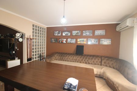 Casa à venda com 157m², 3 quartos e 2 vagasSala