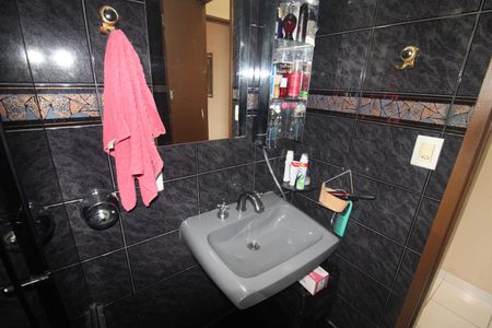 Casa à venda com 157m², 3 quartos e 2 vagasBanheiro 2