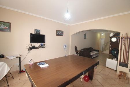 Casa à venda com 157m², 3 quartos e 2 vagasSala