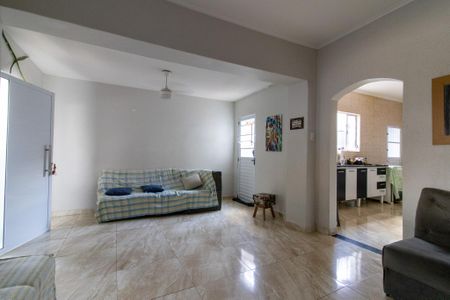 Casa à venda com 250m², 3 quartos e 2 vagasSala