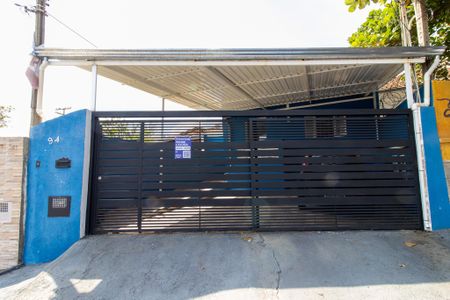 Casa à venda com 250m², 3 quartos e 2 vagasFachada + Placa