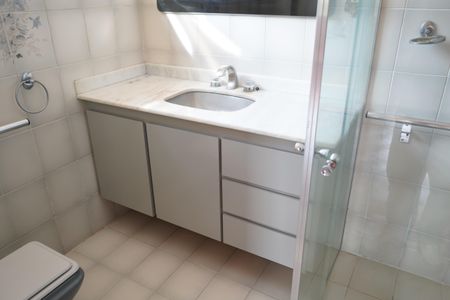 Apartamento à venda com 224m², 4 quartos e 1 vagaBanheiro da Suíte