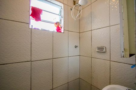 Casa à venda com 220m², 2 quartos e 2 vagas Casa à venda com 220m², 2 quartos e 2 vagasEdícula - Banheiro