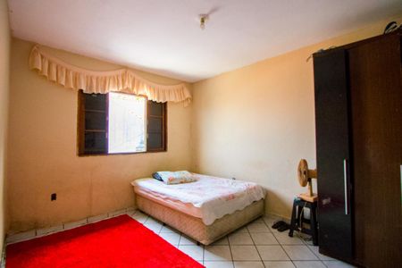 Casa à venda com 220m², 2 quartos e 2 vagas Casa à venda com 220m², 2 quartos e 2 vagasEdícula - Quarto