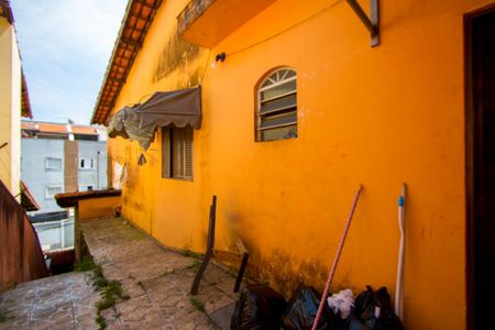 Casa à venda com 220m², 2 quartos e 2 vagas Casa à venda com 220m², 2 quartos e 2 vagasCorredor externo