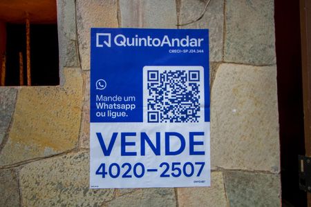 Casa à venda com 220m², 2 quartos e 2 vagas Casa à venda com 220m², 2 quartos e 2 vagasPlaquinha instalada na fachada
