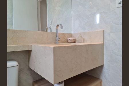 Apartamento à venda com 72m², 2 quartos e 1 vaga Apartamento à venda com 72m², 2 quartos e 1 vagaBanheiro Social