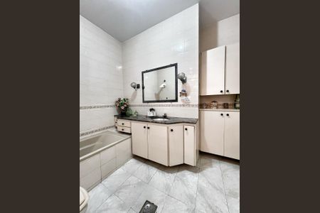 Casa à venda com 503m², 4 quartos e 3 vagas Casa à venda com 503m², 4 quartos e 3 vagasSuíte 1 Banheiro