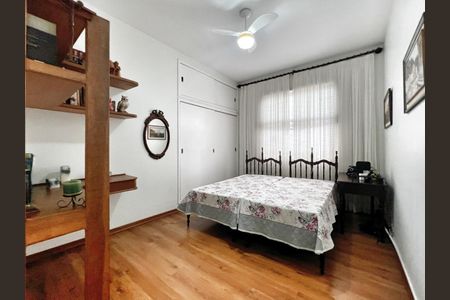 Casa à venda com 503m², 4 quartos e 3 vagas Casa à venda com 503m², 4 quartos e 3 vagasQuarto 3