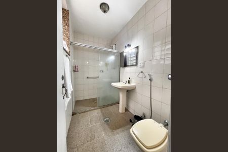 Casa à venda com 503m², 4 quartos e 3 vagas Casa à venda com 503m², 4 quartos e 3 vagasBanheiro