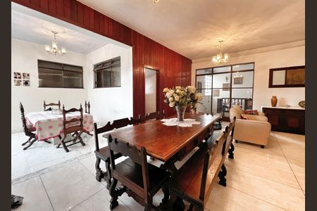 Casa à venda com 503m², 4 quartos e 3 vagas Casa à venda com 503m², 4 quartos e 3 vagasSala