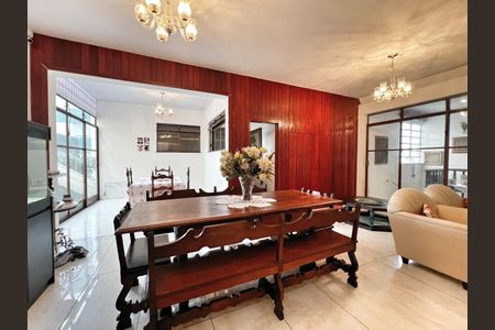 Casa à venda com 503m², 4 quartos e 3 vagas Casa à venda com 503m², 4 quartos e 3 vagasSala