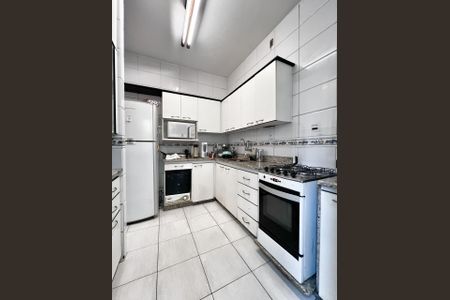 Casa à venda com 503m², 4 quartos e 3 vagas Casa à venda com 503m², 4 quartos e 3 vagasCozinha