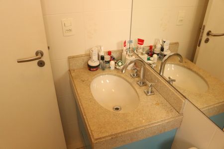 Apartamento à venda com 118m², 3 quartos e 3 vagasBanheiro da Suíte 2