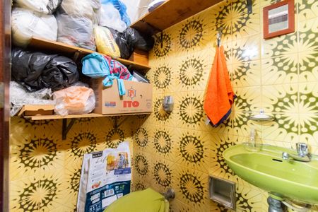 Casa à venda com 390m², 5 quartos e 4 vagasBanheiro da Garagem