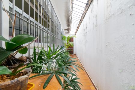 Casa à venda com 390m², 5 quartos e 4 vagasCorredor Lateral