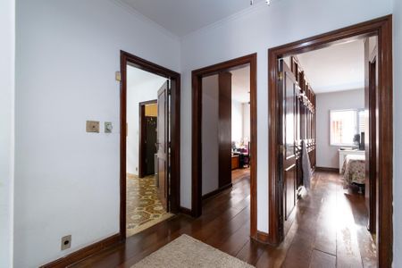 Casa à venda com 390m², 5 quartos e 4 vagashall dos quartos