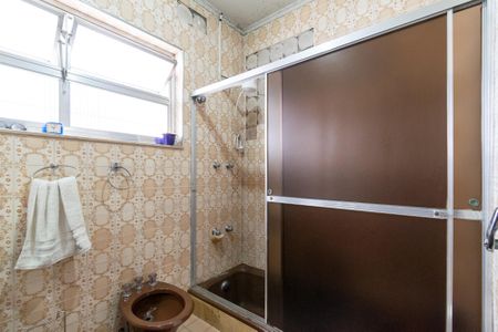 Casa à venda com 390m², 5 quartos e 4 vagasBanheiro da Suíte