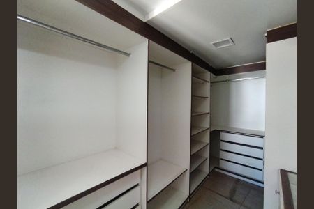 Apartamento à venda com 188m², 3 quartos e 4 vagas Apartamento à venda com 188m², 3 quartos e 4 vagasCloset da Suíte