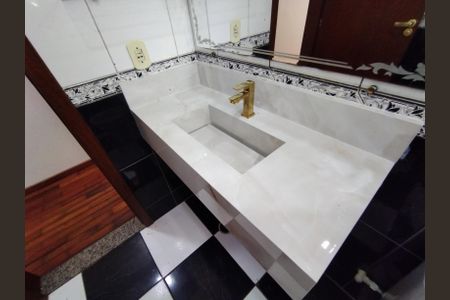 Apartamento à venda com 188m², 3 quartos e 4 vagas Apartamento à venda com 188m², 3 quartos e 4 vagasBanheiro da Suíte