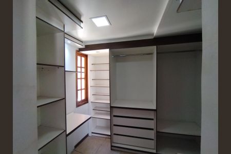 Apartamento à venda com 188m², 3 quartos e 4 vagas Apartamento à venda com 188m², 3 quartos e 4 vagasCloset da Suíte