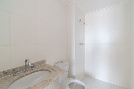 Apartamento para alugar com 82m², 2 quartos e 2 vagas Apartamento para alugar com 82m², 2 quartos e 2 vagasBanheiro da Suíte 2