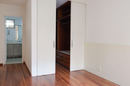 Apartamento à venda com 135m², 2 quartos e 1 vagaSuite