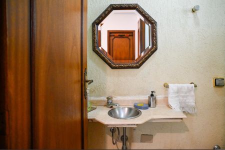 Casa para alugar com 443m², 4 quartos e 5 vagas Casa para alugar com 443m², 4 quartos e 5 vagasLavabo 1