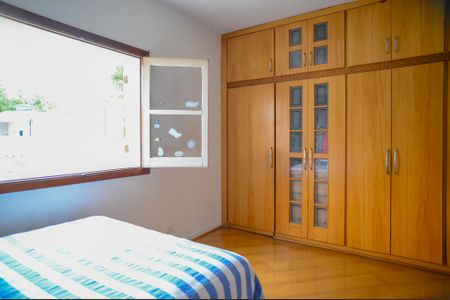 Casa para alugar com 443m², 4 quartos e 5 vagas Casa para alugar com 443m², 4 quartos e 5 vagasQuarto 1 - Suíte