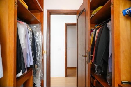 Casa para alugar com 443m², 4 quartos e 5 vagas Casa para alugar com 443m², 4 quartos e 5 vagasCloset Quarto 3