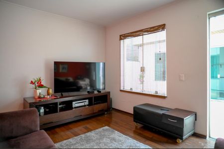 Casa para alugar com 443m², 4 quartos e 5 vagas Casa para alugar com 443m², 4 quartos e 5 vagasSala