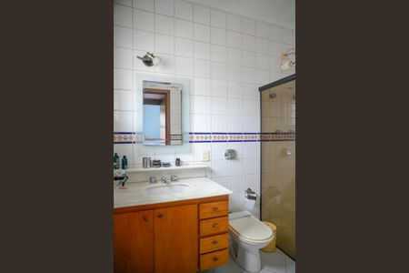 Casa para alugar com 443m², 4 quartos e 5 vagas Casa para alugar com 443m², 4 quartos e 5 vagasBanheiro Suíte