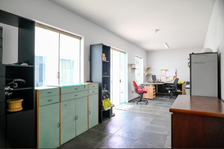 Casa para alugar com 443m², 4 quartos e 5 vagas Casa para alugar com 443m², 4 quartos e 5 vagasEscritório