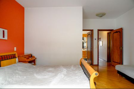 Casa para alugar com 443m², 4 quartos e 5 vagas Casa para alugar com 443m², 4 quartos e 5 vagasQuarto 4- Suíte