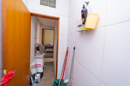 Casa à venda com 180m², 2 quartos e 1 vaga Casa à venda com 180m², 2 quartos e 1 vagaBanheiro de Serviço