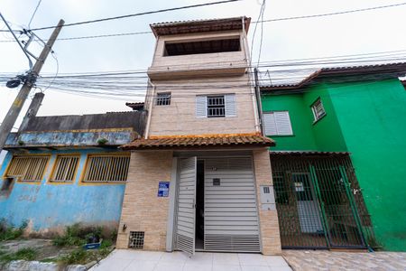 Casa à venda com 180m², 2 quartos e 1 vaga Casa à venda com 180m², 2 quartos e 1 vagaFachada