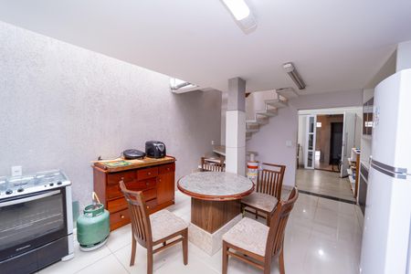 Casa à venda com 180m², 2 quartos e 1 vaga Casa à venda com 180m², 2 quartos e 1 vagaCozinha